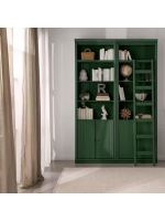 Kit duas estantes Biblioteca com portas e escada, acabamento na cor verde | Coleção Biblioteca